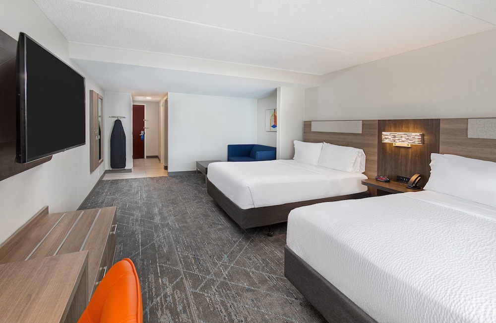 holiday inn express and suites columbus at northla