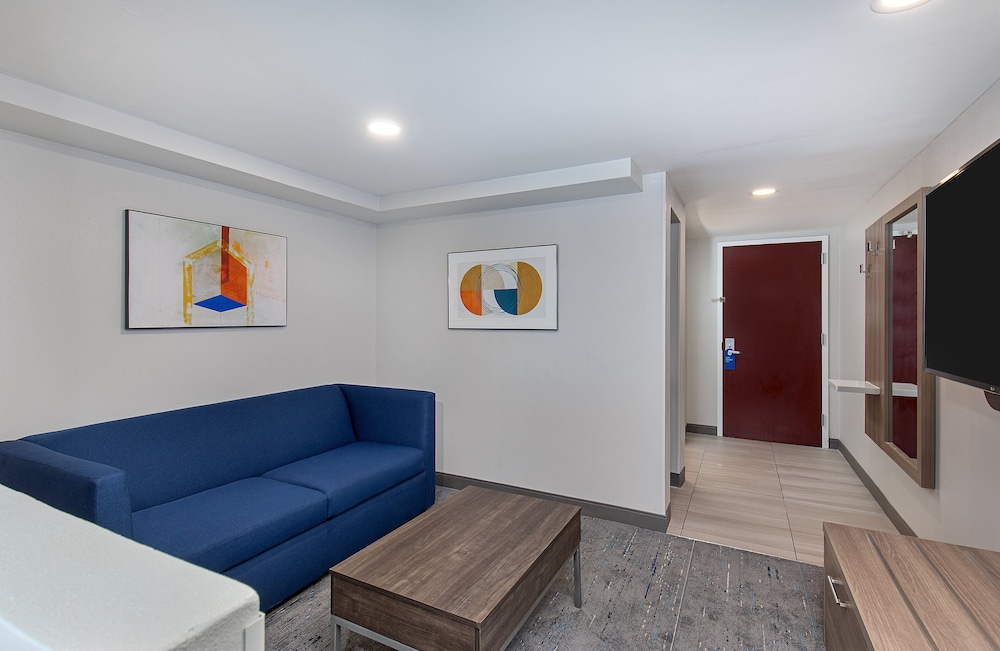 holiday inn express and suites columbus at northla