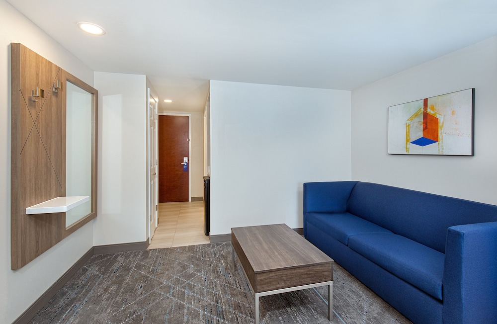 holiday inn express and suites columbus at northla