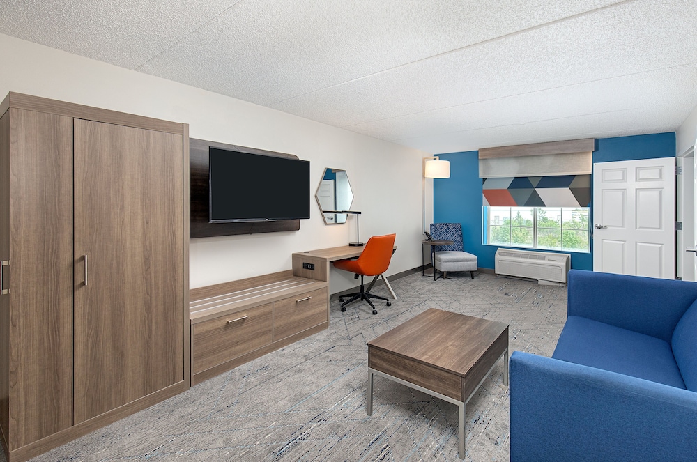 holiday inn express and suites columbus at northla