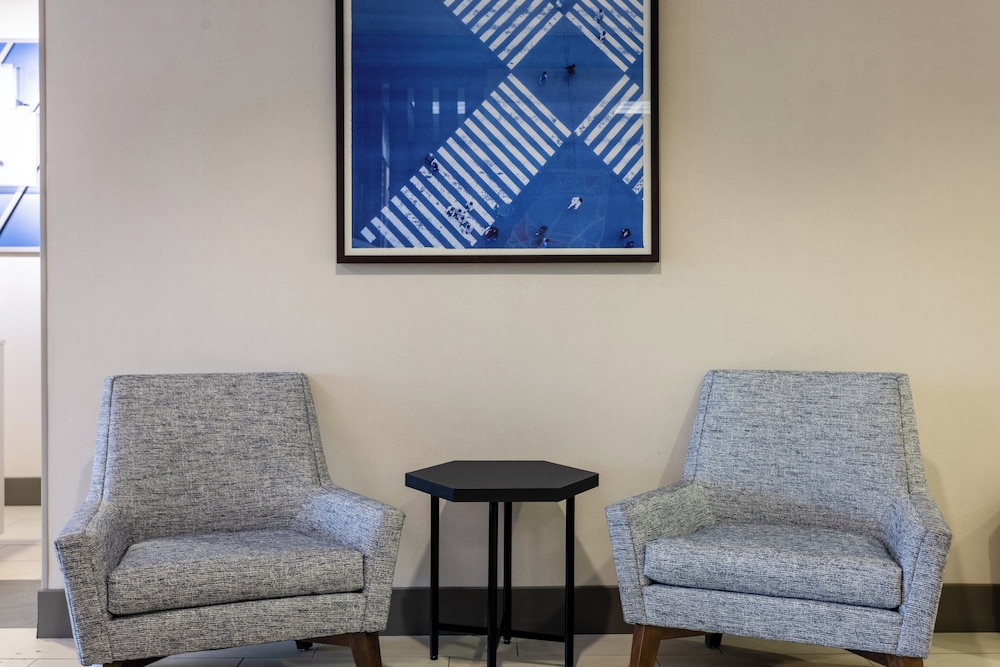 holiday inn express and suites columbus at northla
