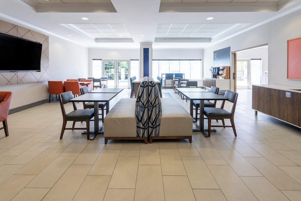 holiday inn express and suites columbus at northla
