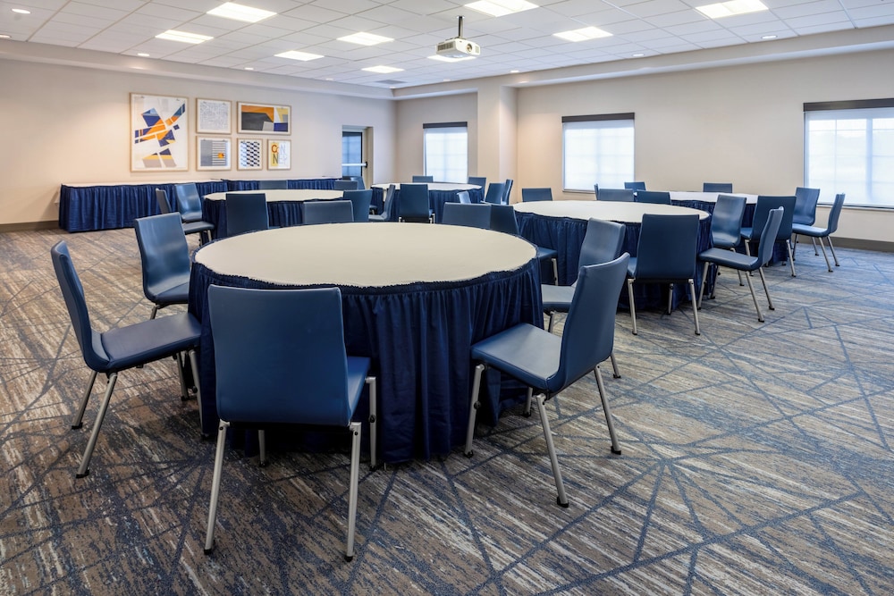 holiday inn express and suites columbus at northla