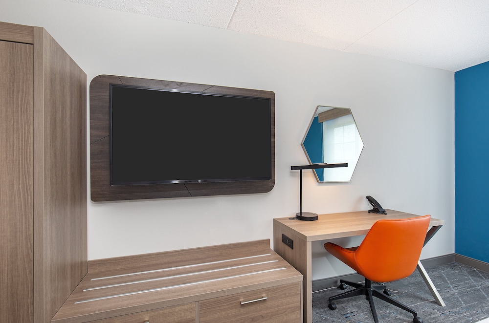 holiday inn express and suites columbus at northla