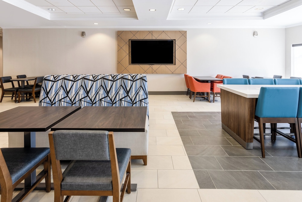 holiday inn express and suites columbus at northla