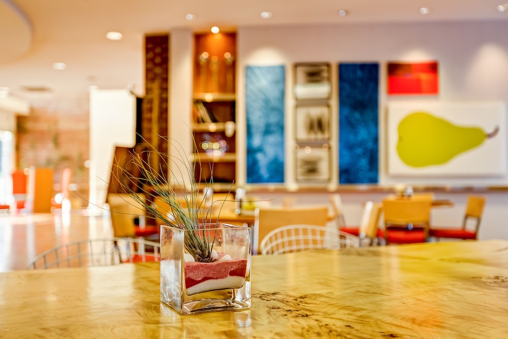 hotel indigo columbus architectural center by ihg