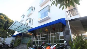 kuta airport insta hotel