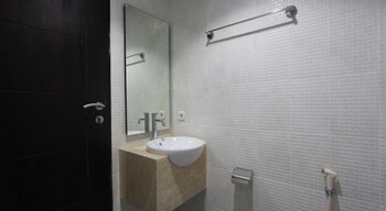 kuta airport insta hotel