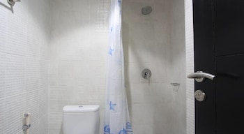 kuta airport insta hotel