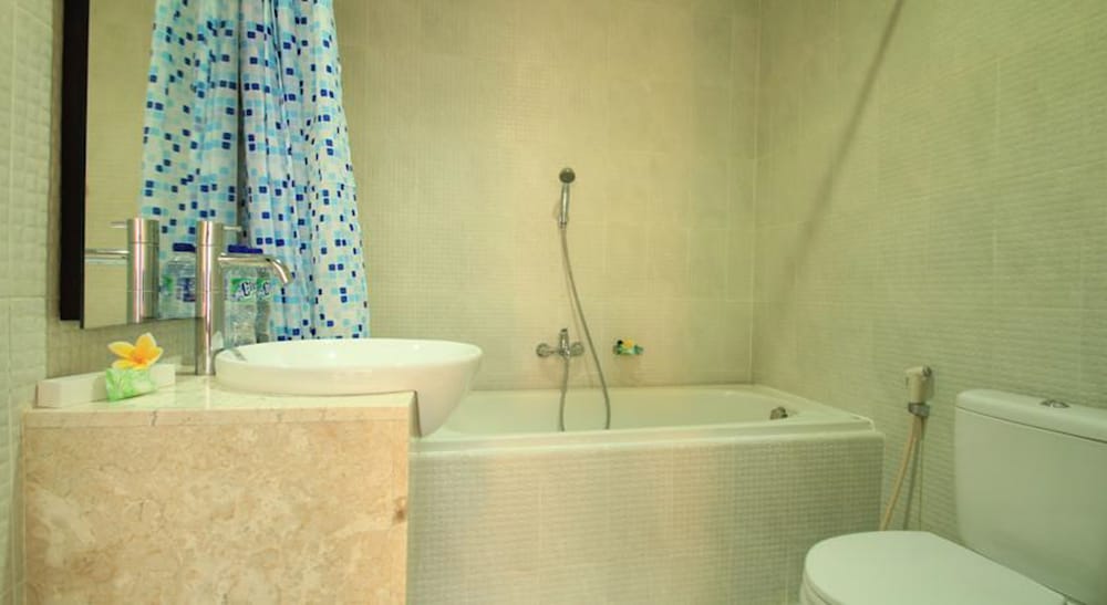 kuta airport insta hotel