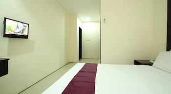 kuta airport insta hotel