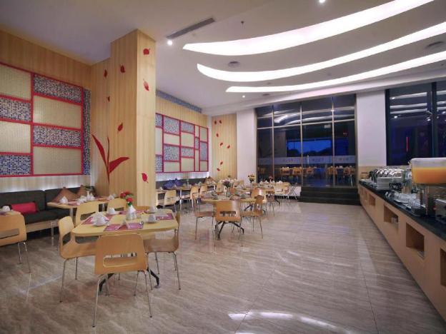 aston inn pantai losari makassar