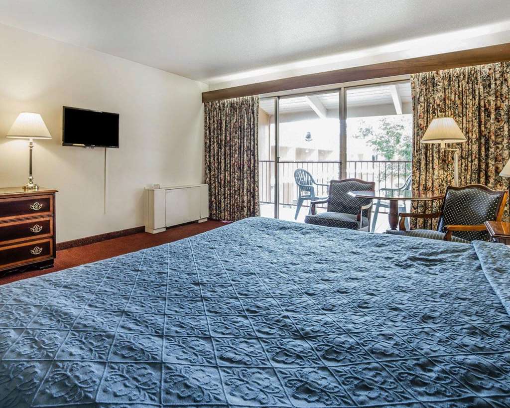 econo lodge new reno sparks convention center