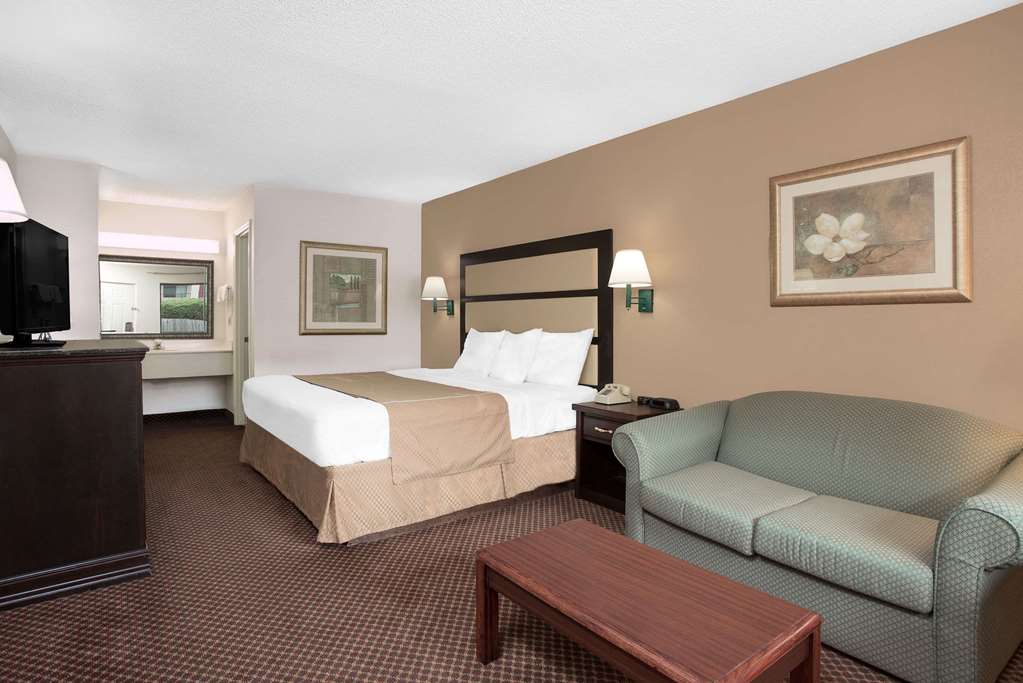 days inn by wyndham macon i 475