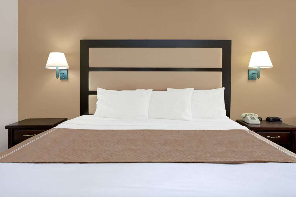 days inn by wyndham macon i 475