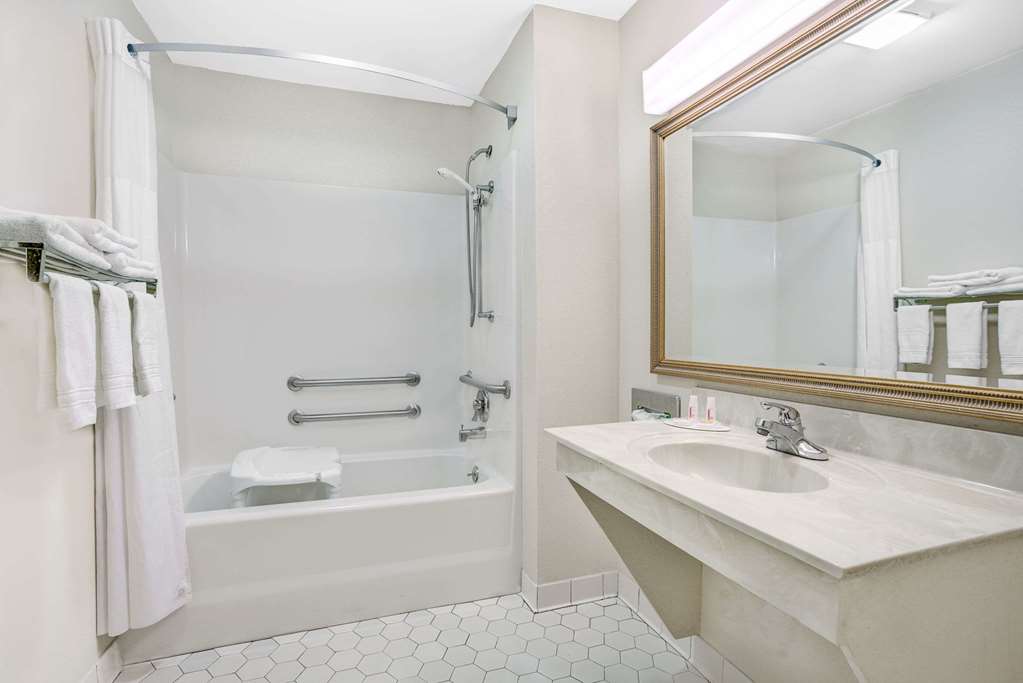 days inn by wyndham macon i 475