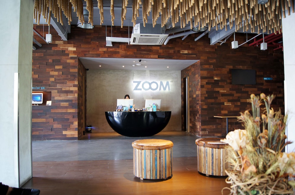 zoom hotel jemursari