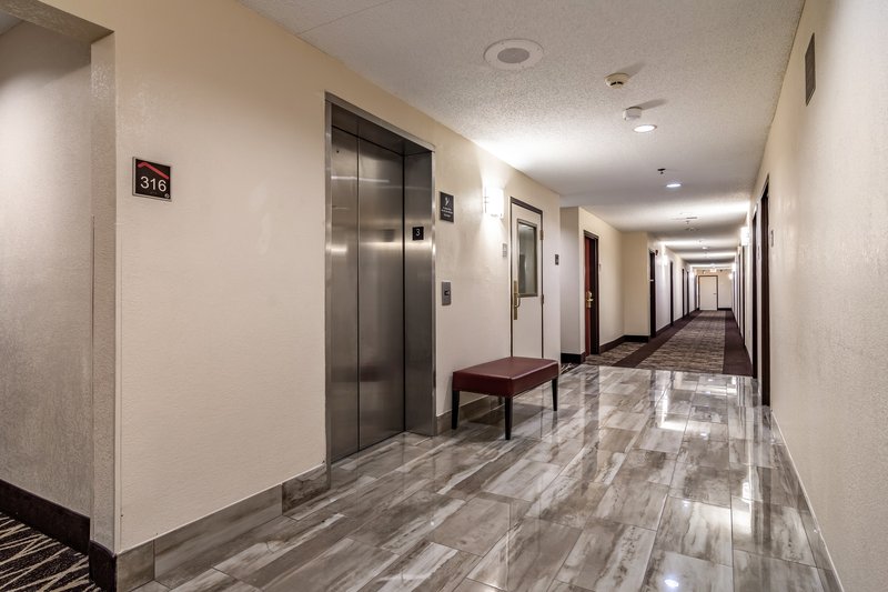 red roof inn plus and suites atlanta airport south