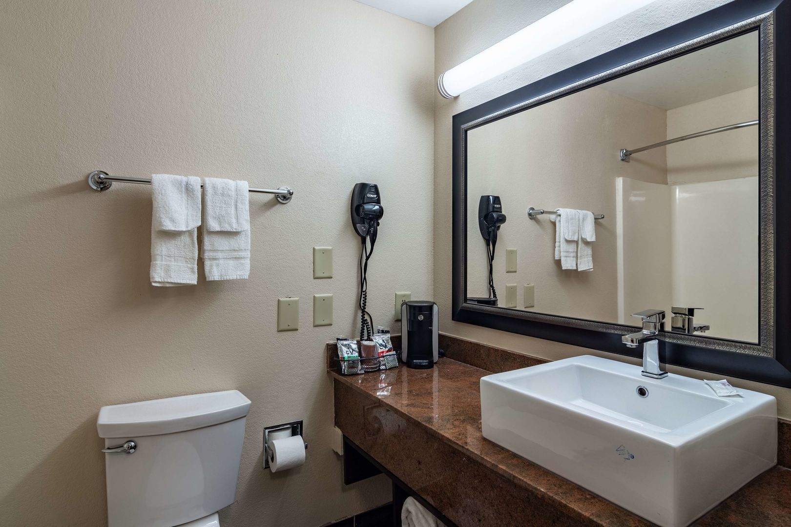 red roof inn plus and suites atlanta airport south