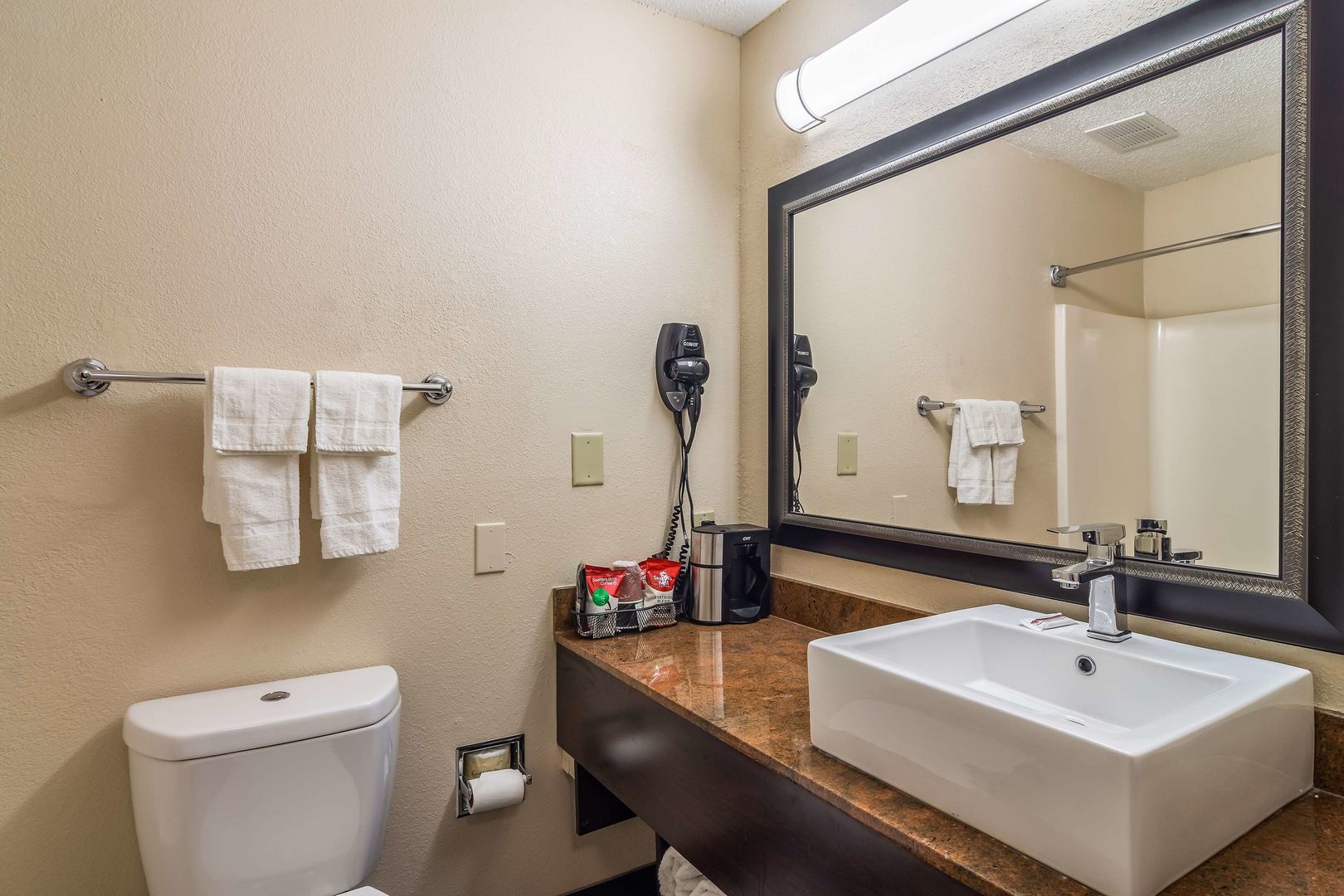 red roof inn plus and suites atlanta airport south