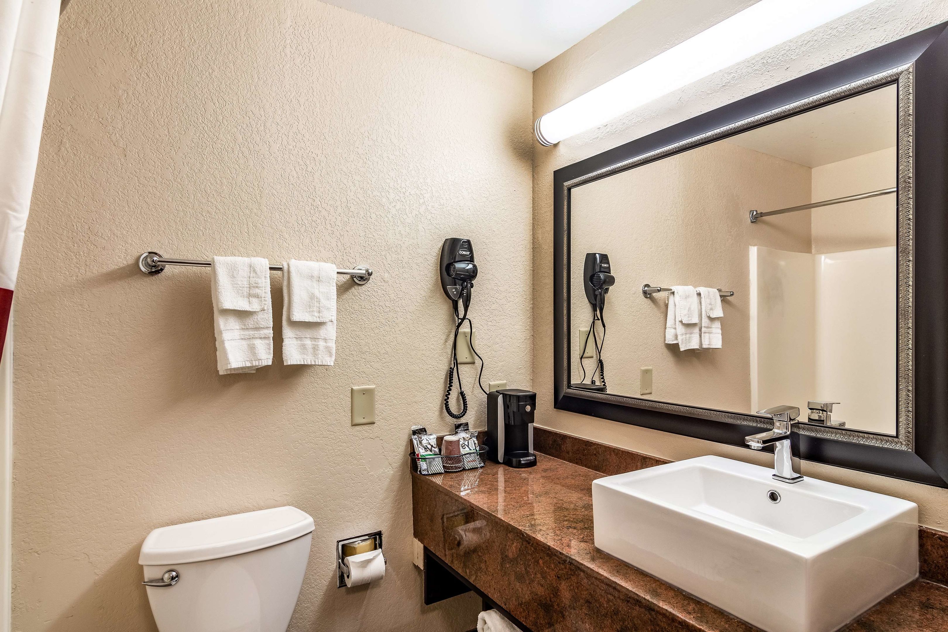 red roof inn plus and suites atlanta airport south