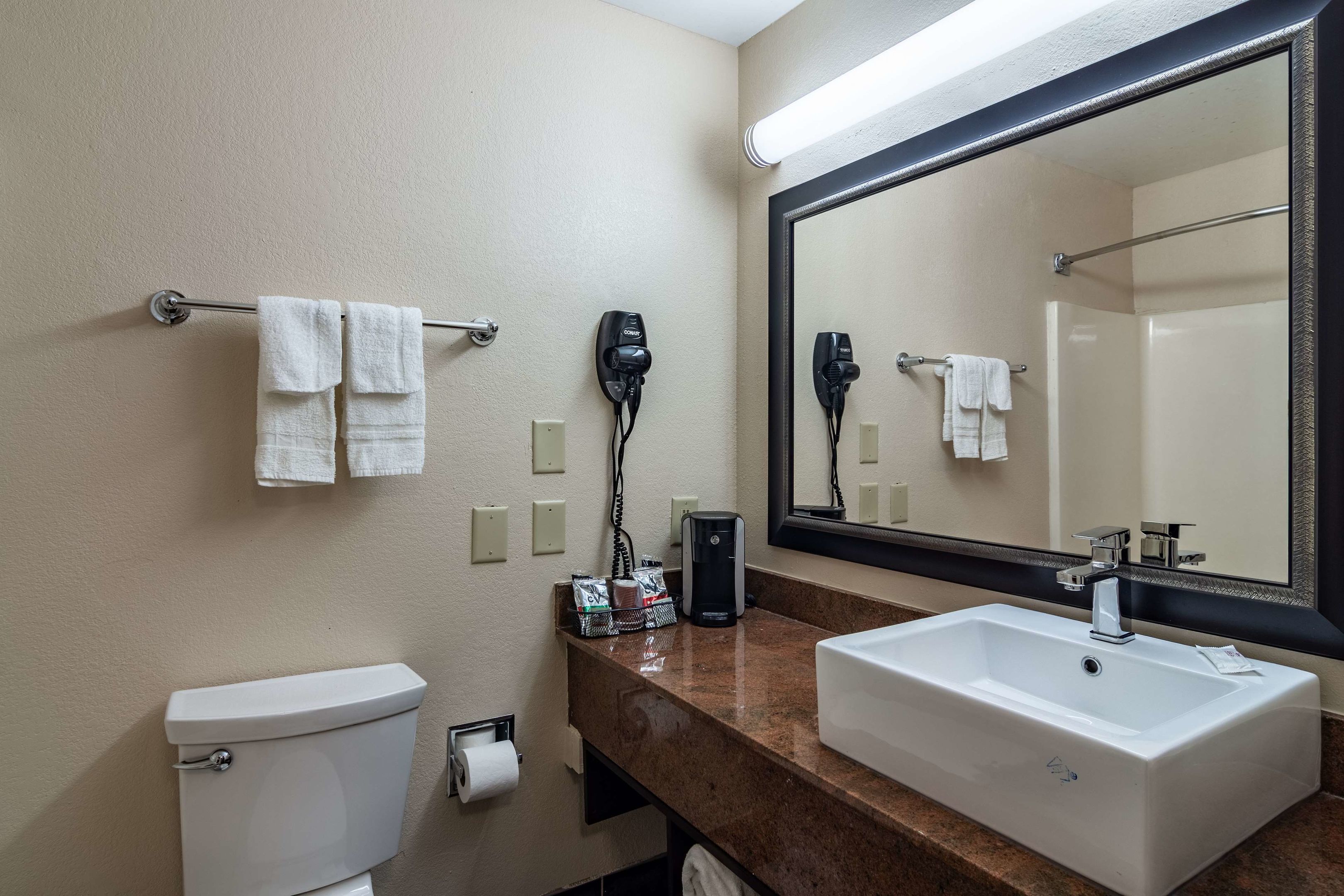 red roof inn plus and suites atlanta airport south