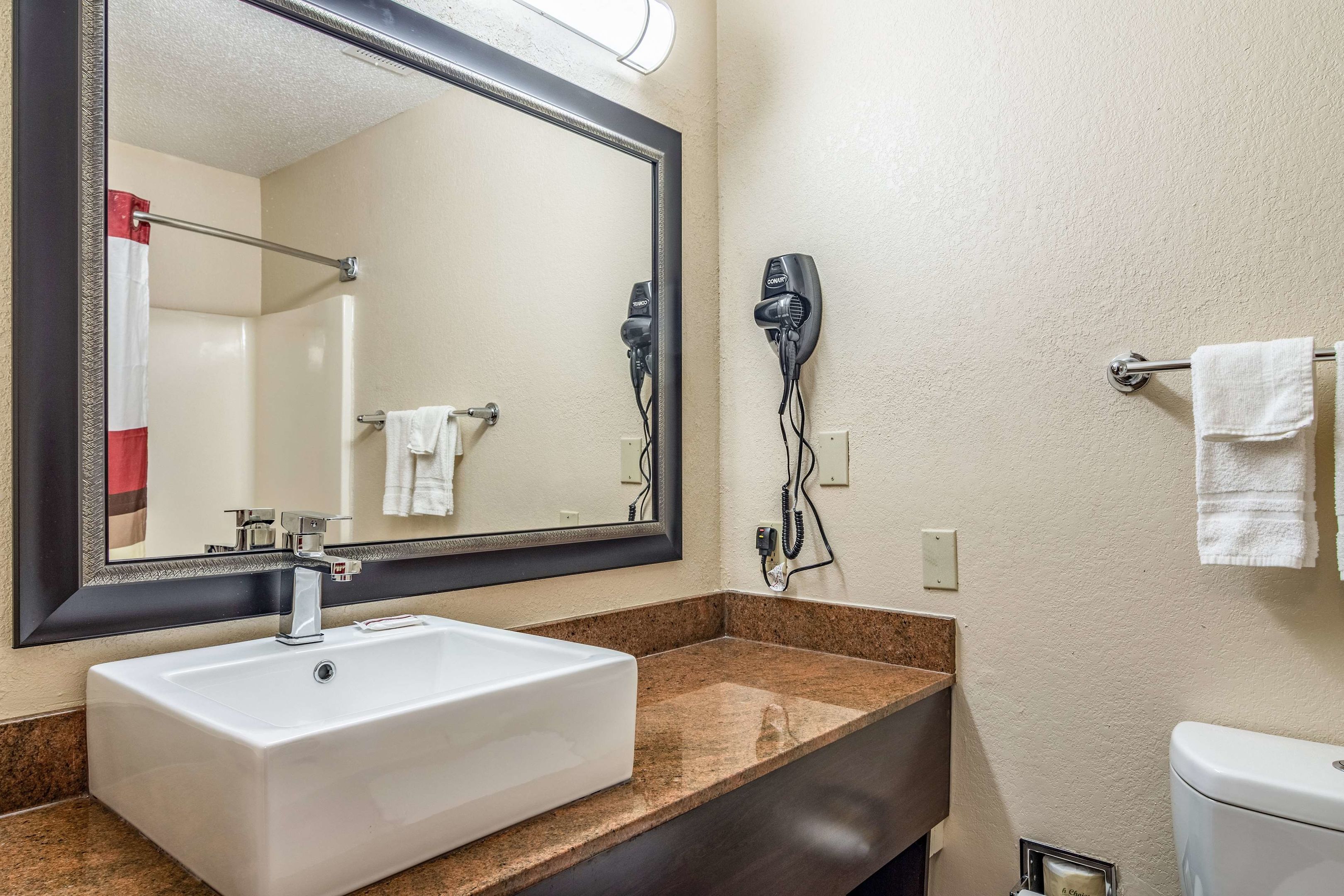 red roof inn plus and suites atlanta airport south