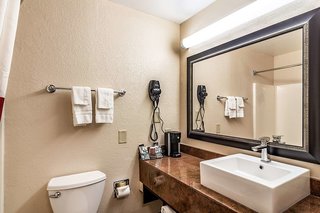 red roof inn plus and suites atlanta airport south