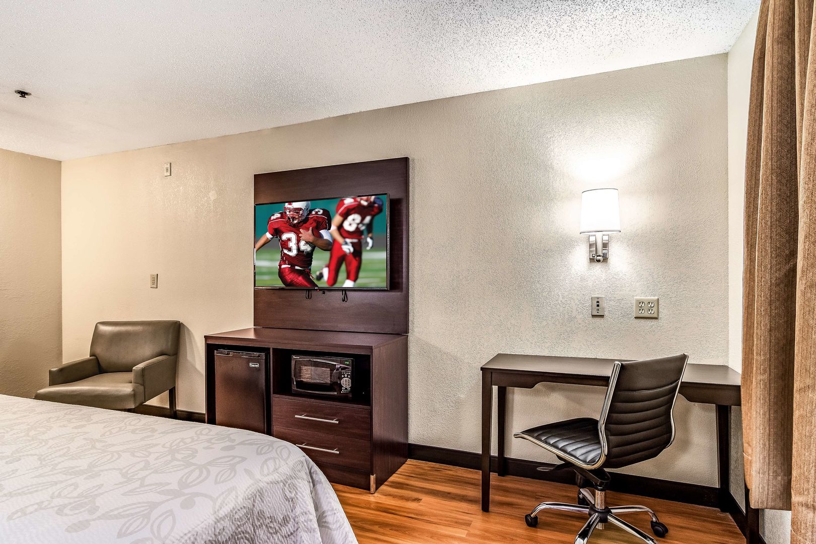 red roof inn plus and suites atlanta airport south