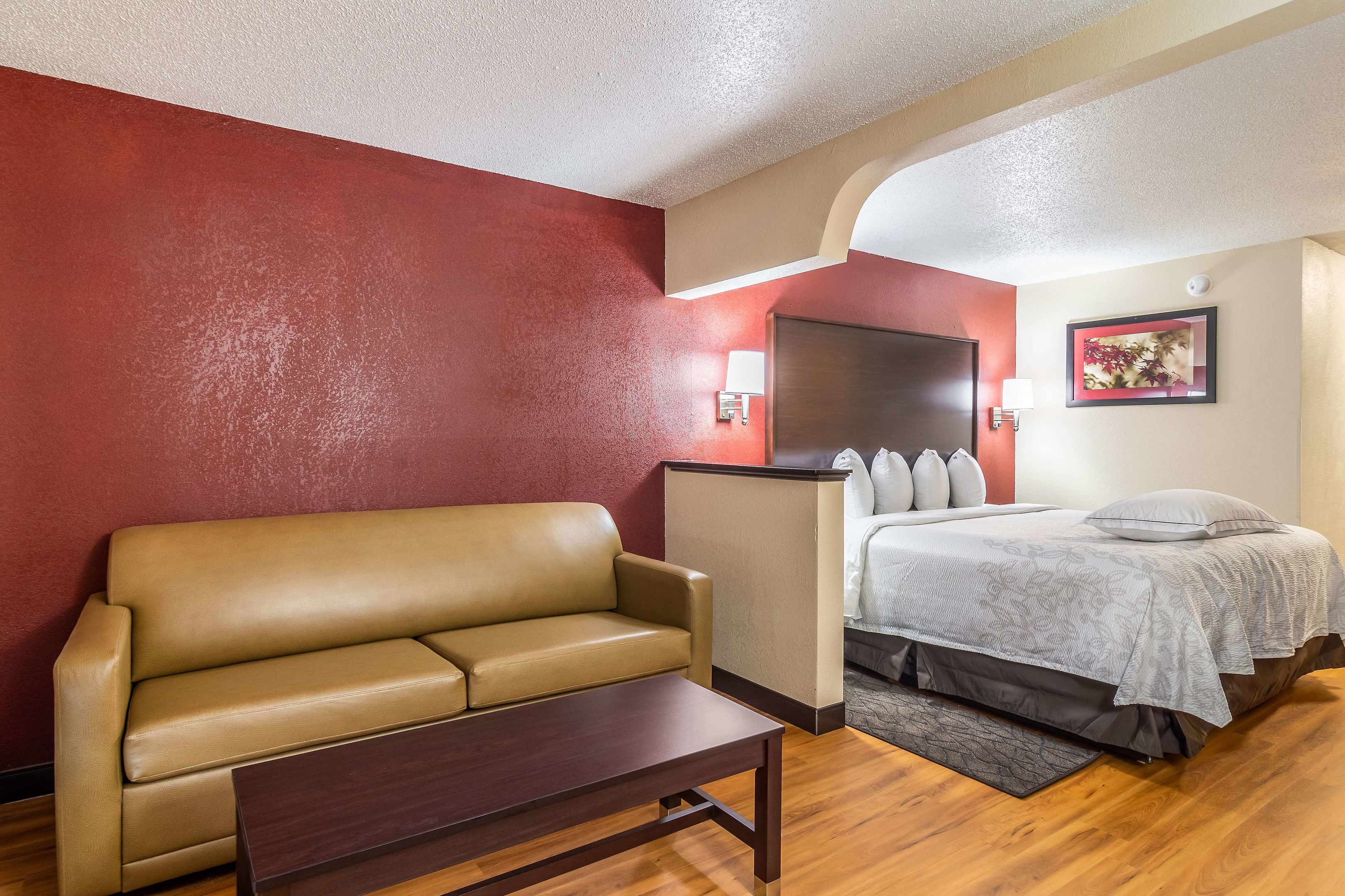 red roof inn plus and suites atlanta airport south