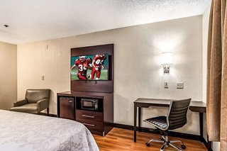 red roof inn plus and suites atlanta airport south