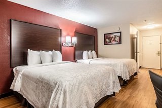 red roof inn plus and suites atlanta airport south