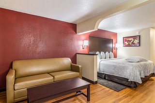 red roof inn plus and suites atlanta airport south