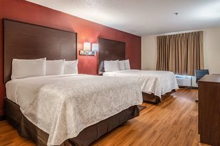 red roof inn plus and suites atlanta airport south