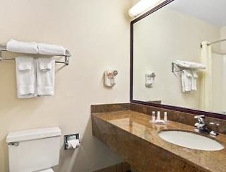 red roof inn plus and suites atlanta airport south