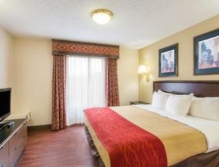 red roof inn plus and suites atlanta airport south