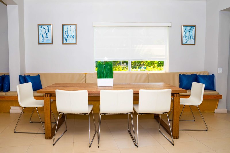 aqua hotel and suites