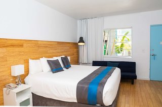 aqua hotel and suites