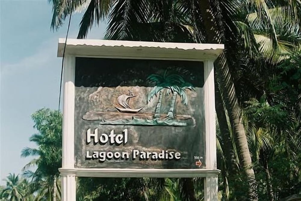 hotel lagoon paradise