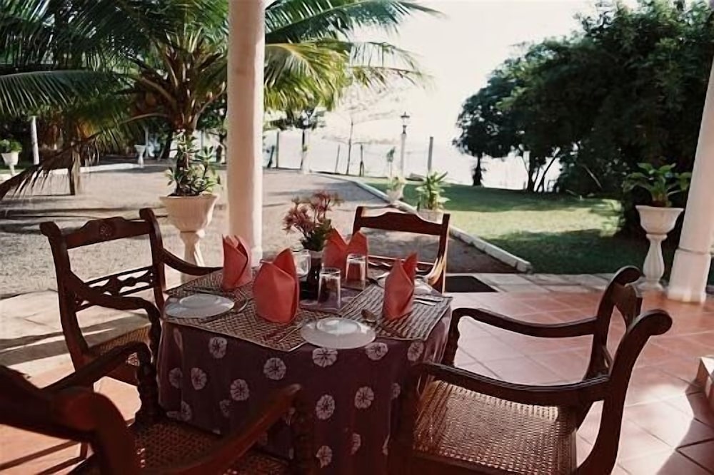 hotel lagoon paradise