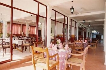 hotel lagoon paradise