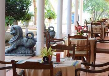 hotel lagoon paradise