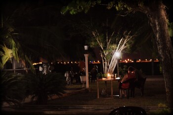 hotel lagoon paradise