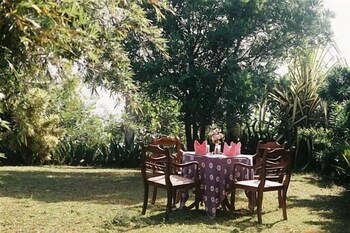 hotel lagoon paradise