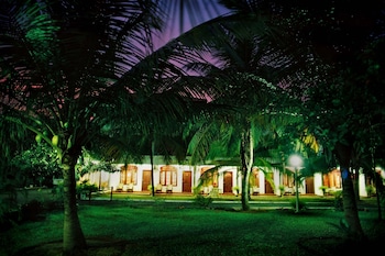 hotel lagoon paradise