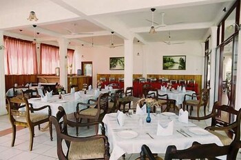 hotel lagoon paradise