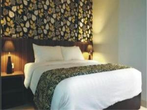 sans hotel the green bekasi