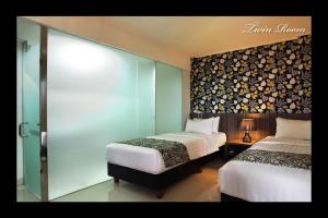 sans hotel the green bekasi