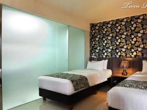 sans hotel the green bekasi