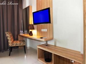 sans hotel the green bekasi